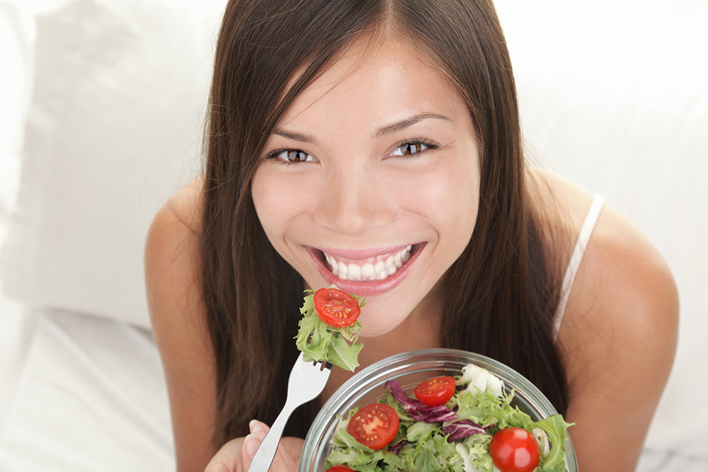 Girl eating fruits while wearing Invisalign