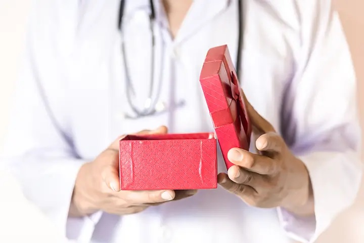 What Types of Gift Do Doctors Like in UAE