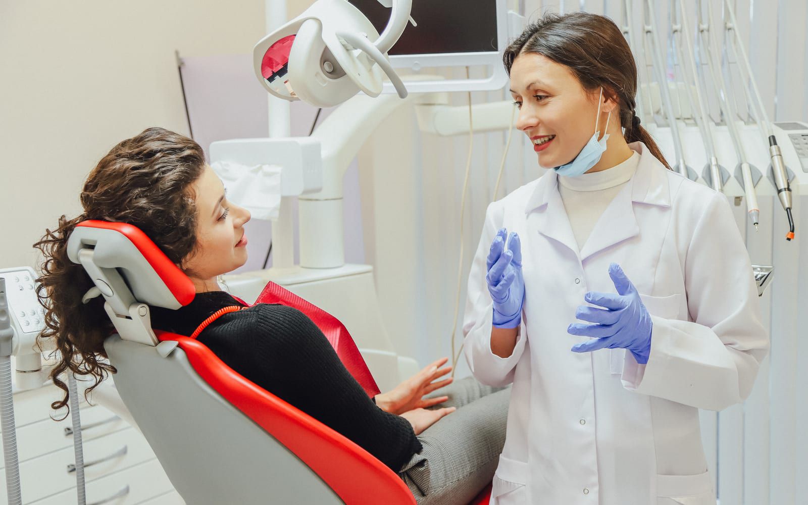 dentist communication with patient 